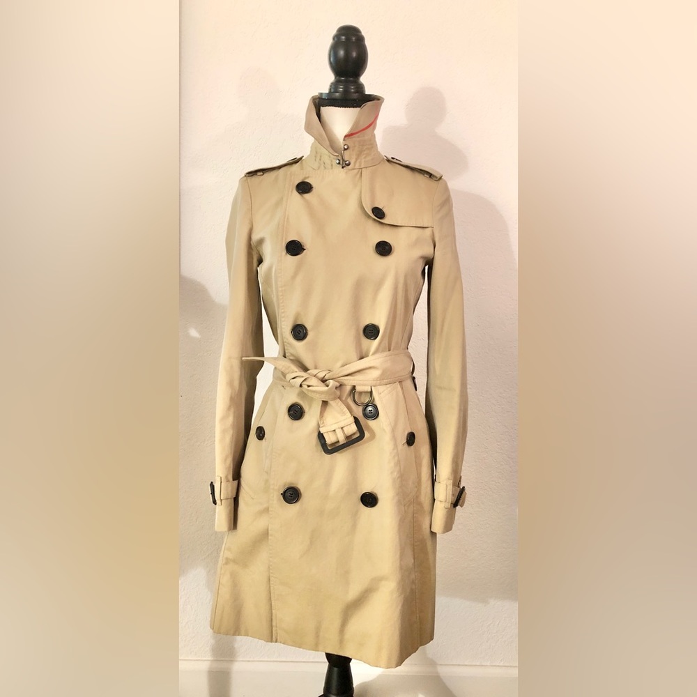 Burberry Trench Coat EUC: Tags and shopping bag. Included.